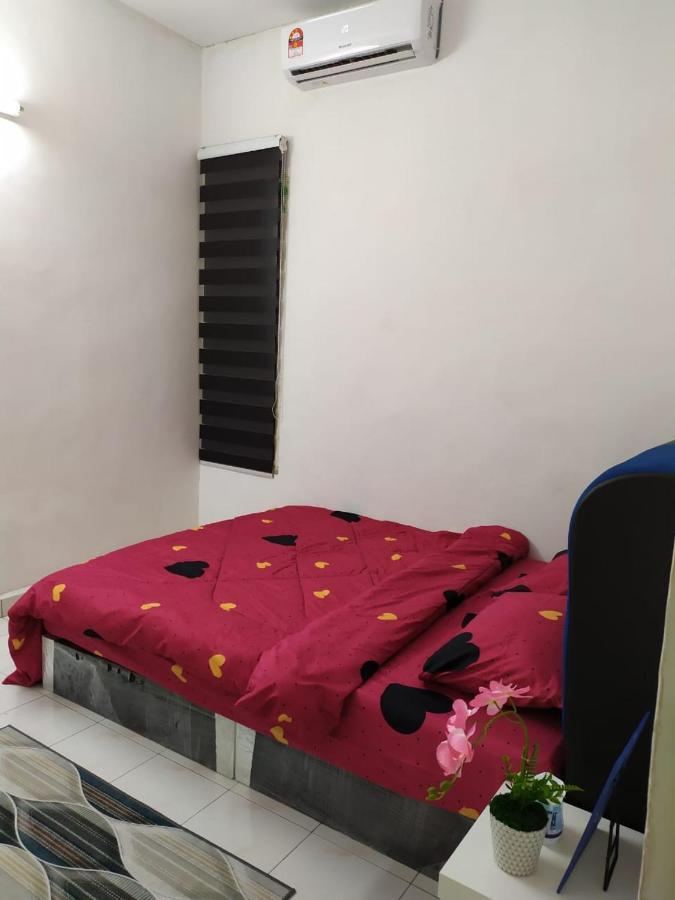 Anggun Homestay Seri Iskandar Esterno foto