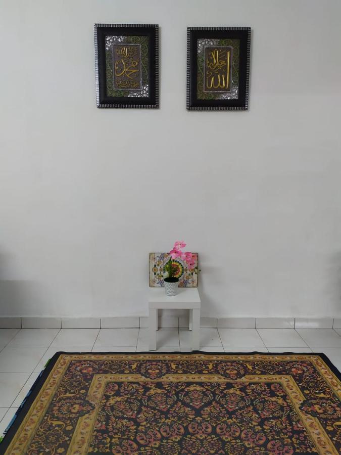 Anggun Homestay Seri Iskandar Esterno foto
